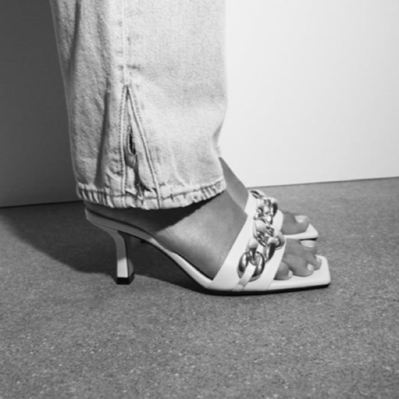 NWT. Zara Ecru Heeled Sandals with Chain. Size 9. - Picture 5 of 10
